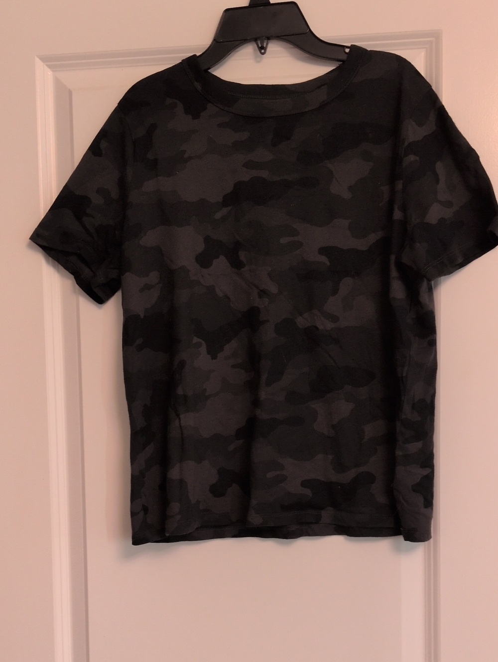 Old Navy Men's Dark Gray & Black Camo Short-Sleeve Tee